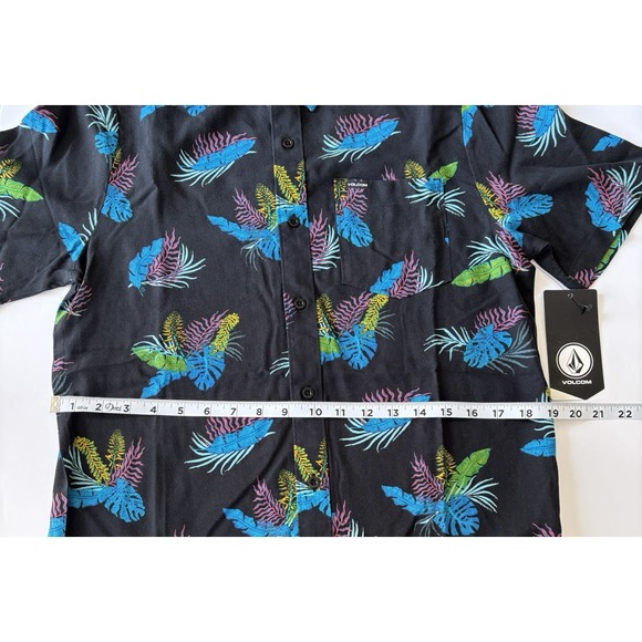 Volcom Shirt Mens Medium- Black W. Blue Feather Leaves Short Sleeve Button Up - Picture 7 of 8